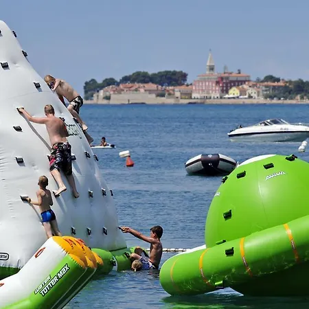 Üdülőpark Marine Premium Village Mobile Homes In Camping Lanterna Poreč