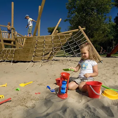 Marine Premium Village Mobile Homes In Camping Lanterna 4* Poreč