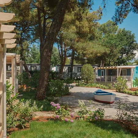 Üdülőpark Marine Premium Village Mobile Homes In Camping Lanterna Poreč