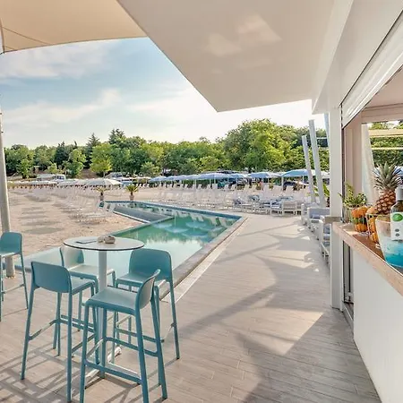 Üdülőpark Marine Premium Village Mobile Homes In Camping Lanterna Poreč