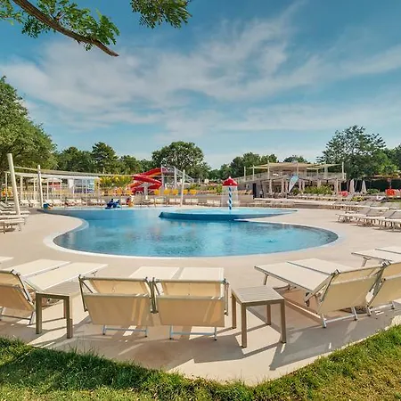Marine Premium Village Mobile Homes In Camping Lanterna Poreč