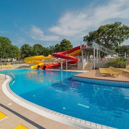 Üdülőpark Marine Premium Village Mobile Homes In Camping Lanterna