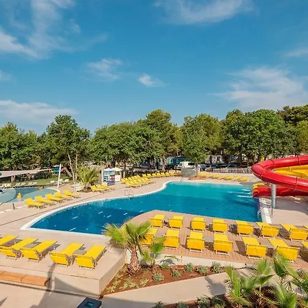 Üdülőpark Marine Premium Village Mobile Homes In Camping Lanterna Poreč