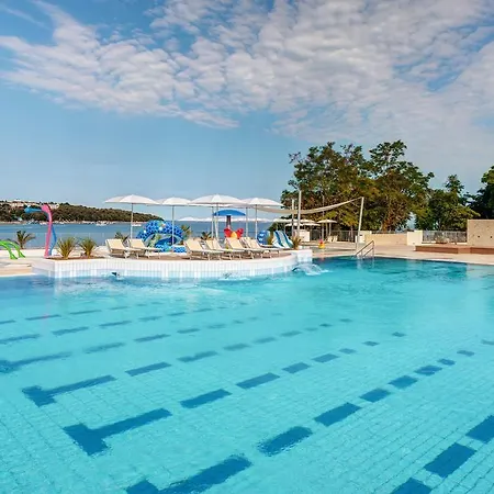 Üdülőpark Marine Premium Village Mobile Homes In Camping Lanterna 4*
