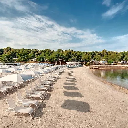 Marine Premium Village Mobile Homes In Camping Lanterna Poreč