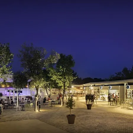 Marine Premium Village Mobile Homes In Camping Lanterna 4* Poreč
